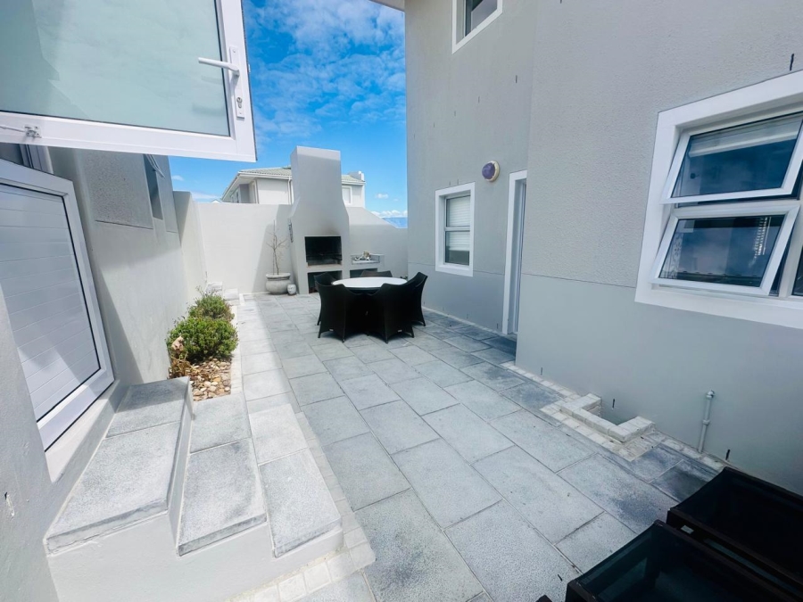 To Let 3 Bedroom Property for Rent in Big Bay Western Cape